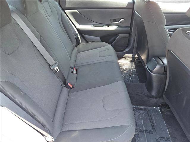 Used 2023 Hyundai Elantra SE w/ Preferred Accessory Package FWD image 18
