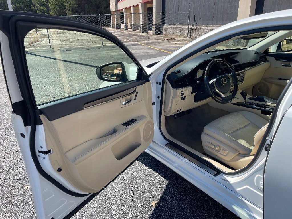 Used 2014 Lexus ES 350 Ultra Luxury w/ Luxury Package FWD image 17