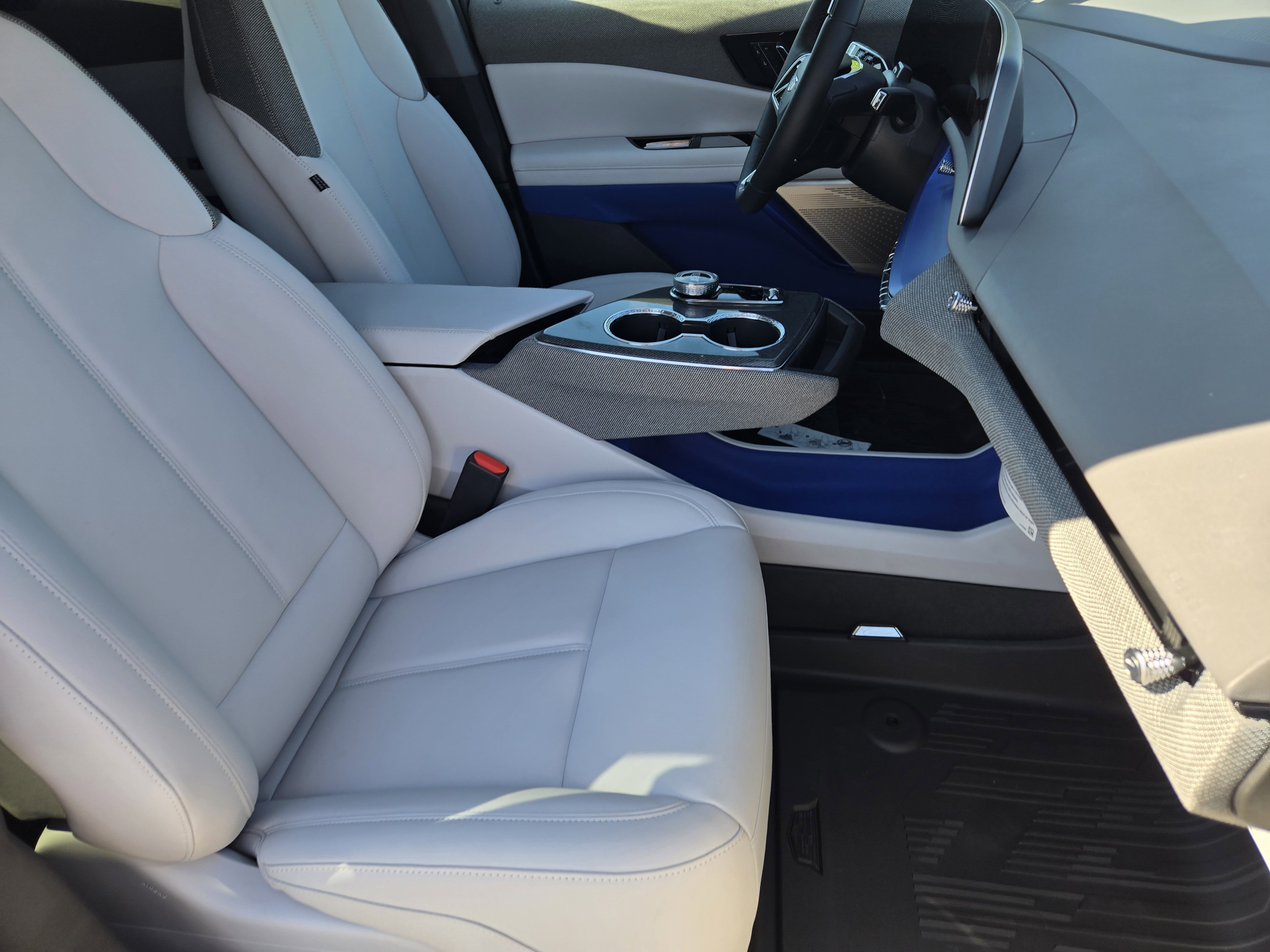 New 2025 Cadillac Optiq Luxury 1 w/ LPO, Floor Liner Package image 10