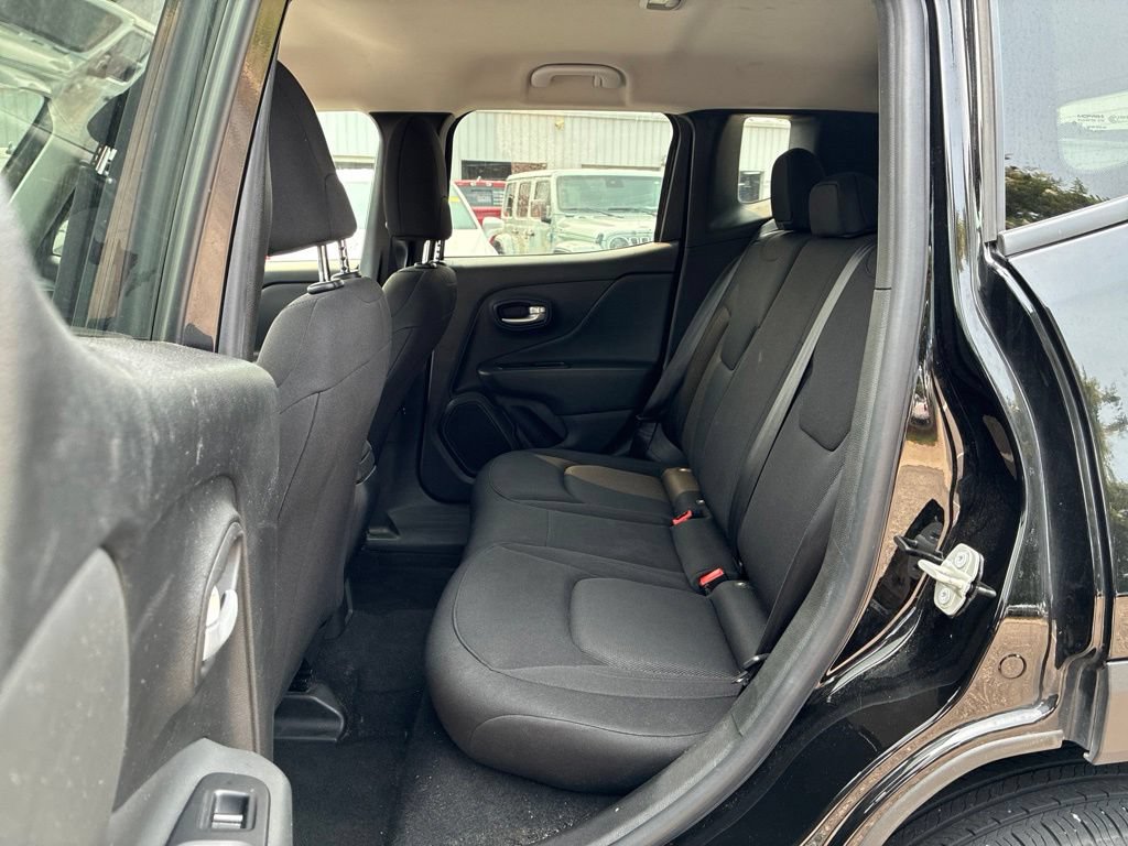 Used 2023 Jeep Renegade Latitude AWD/4WD image 21