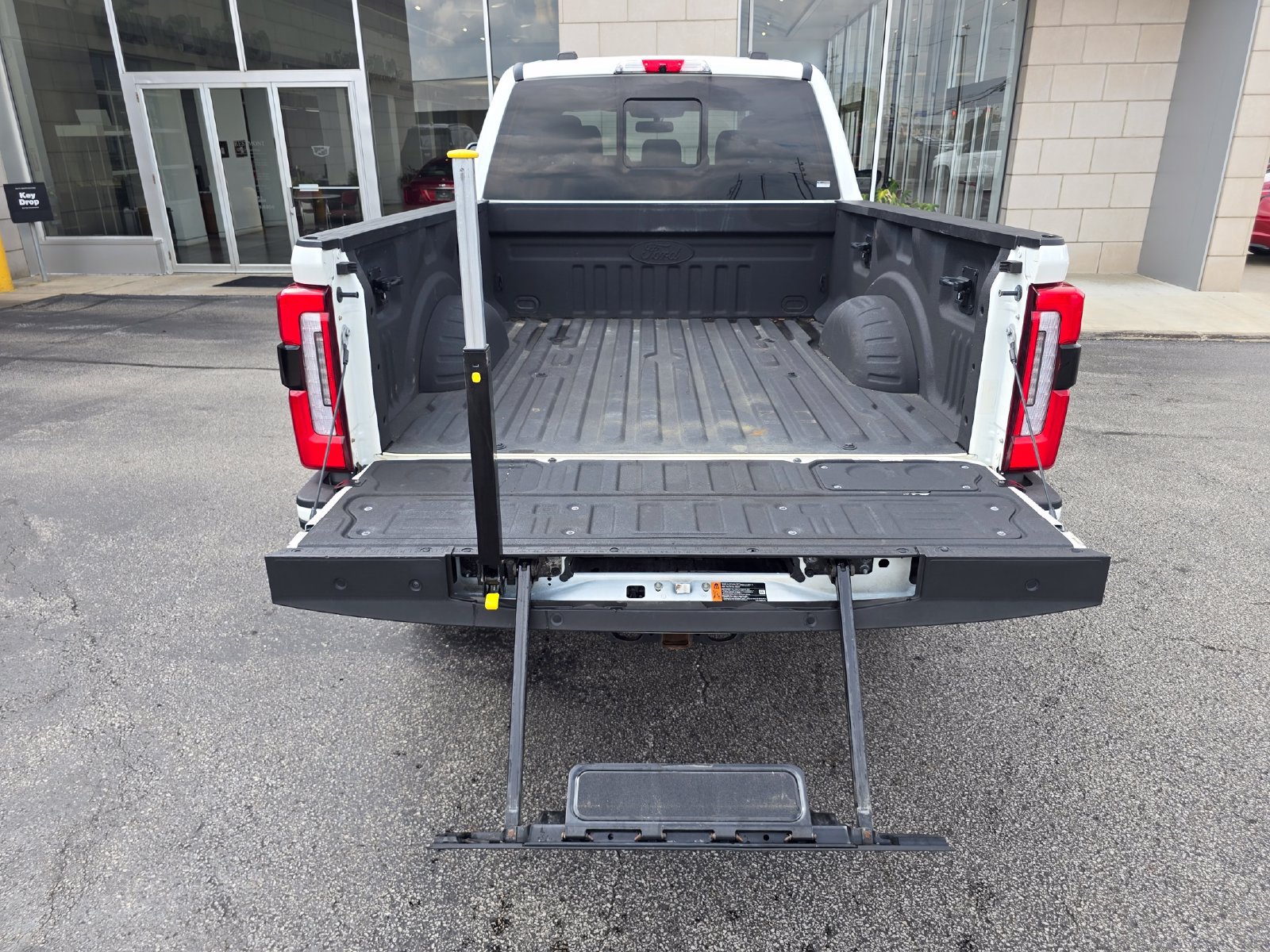 Used 2024 Ford F350 Platinum w/ FX4 Off-Road Package AWD/4WD image 24