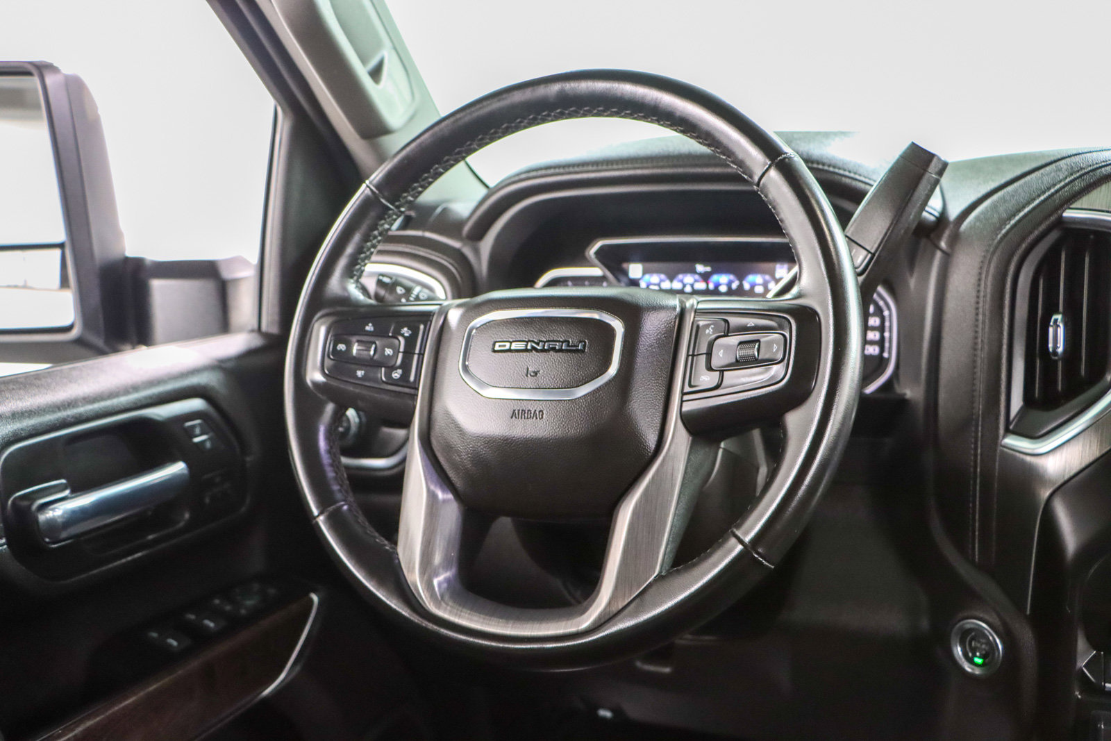 Used 2023 GMC Sierra 2500 Denali w/ Denali Ultimate Package image 13