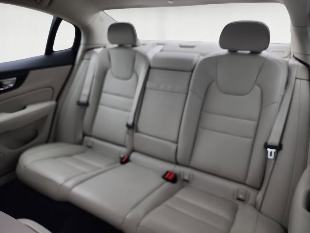 Used 2021 Volvo S60 T6 Momentum image 13