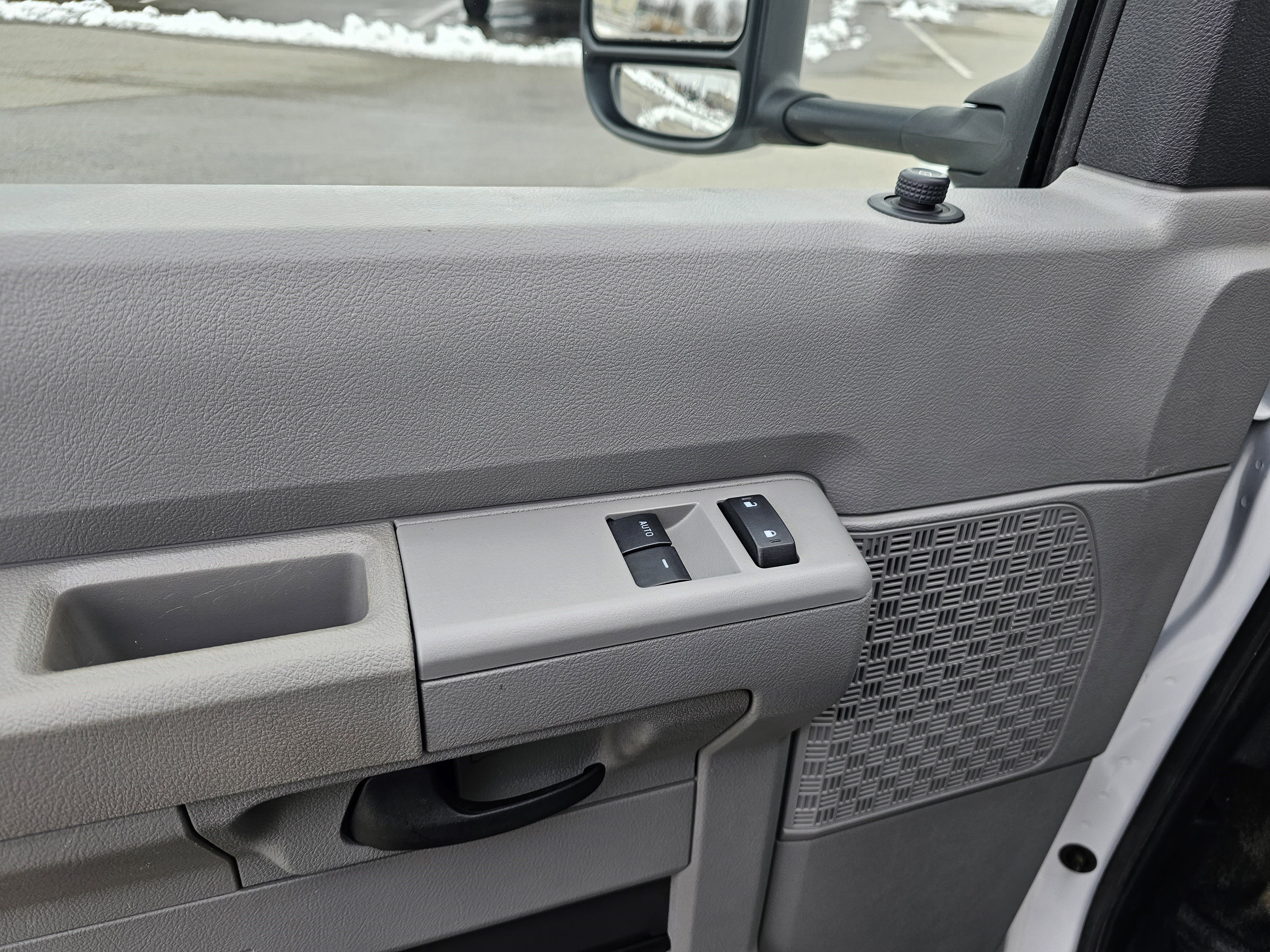 Used 2019 Ford E-350 and Econoline 350 Super Duty w/ Power Windows & Locks Group image 16
