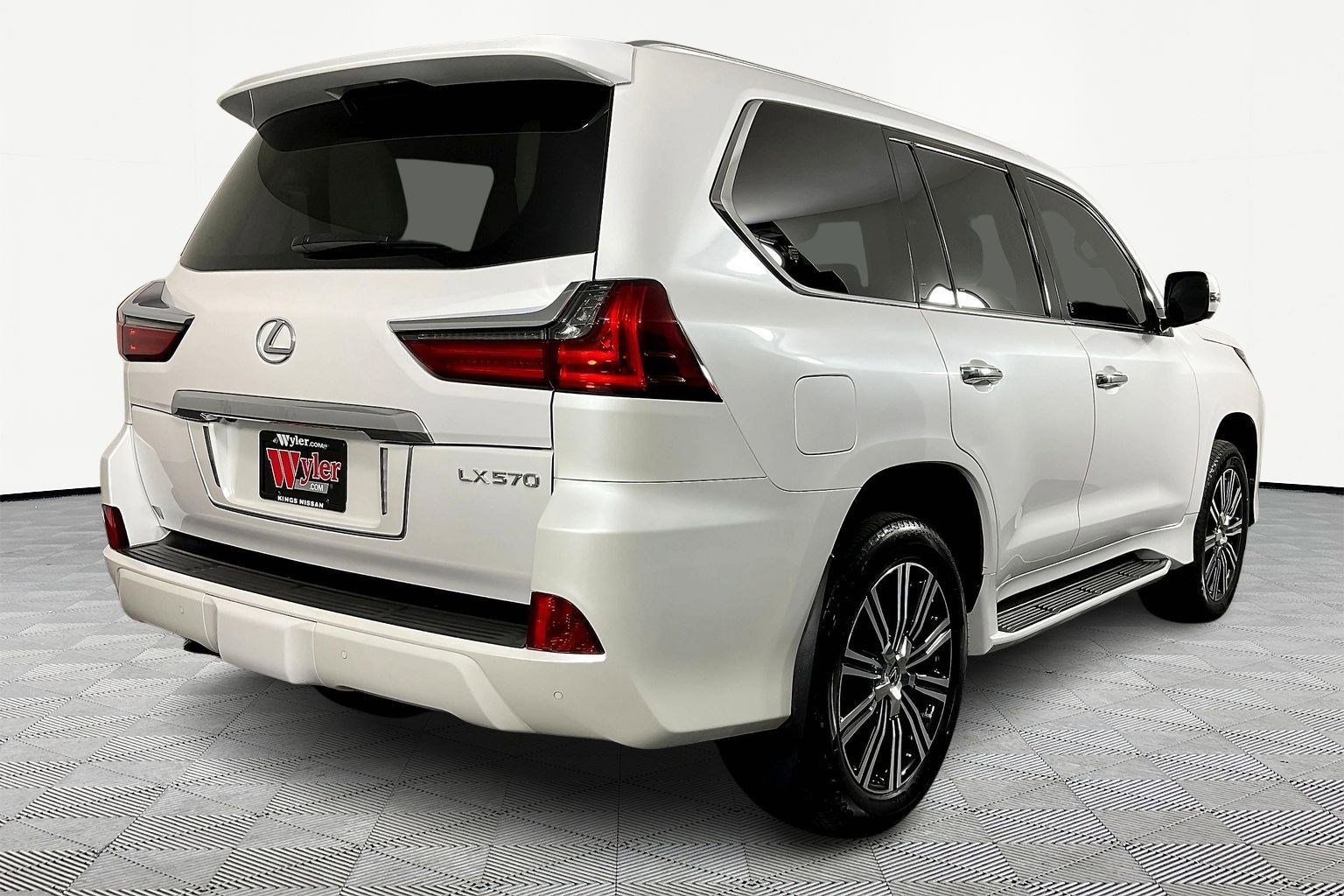 Used 2021 Lexus LX 570 4WD w/ Luxury Package image 6