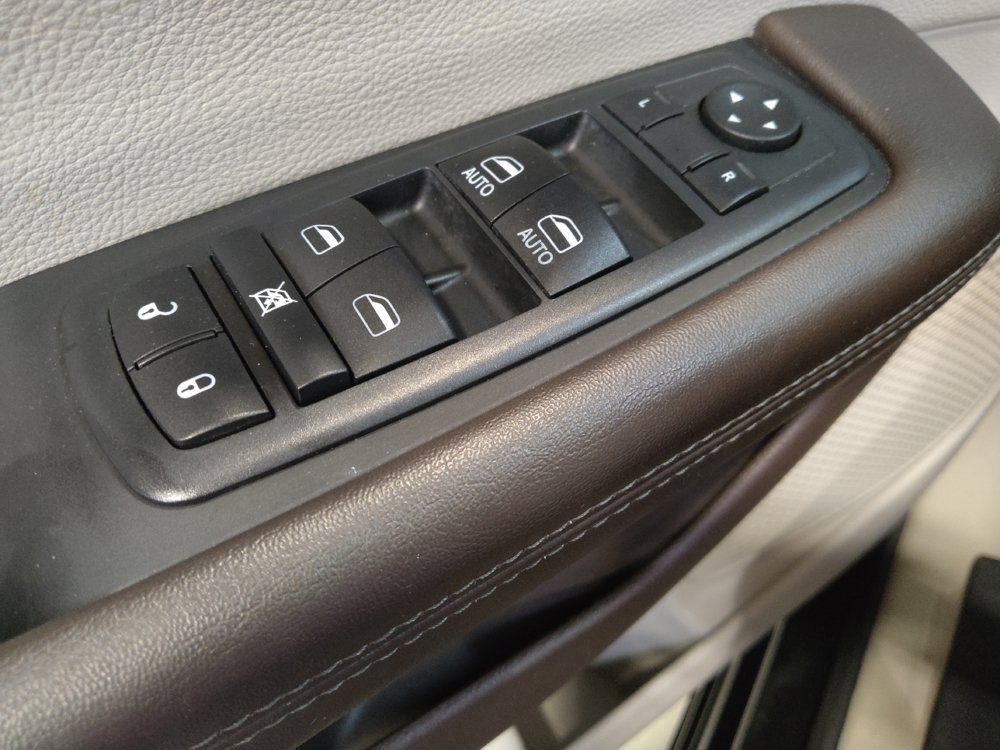 Used 2017 Chrysler Pacifica Touring FWD image 27