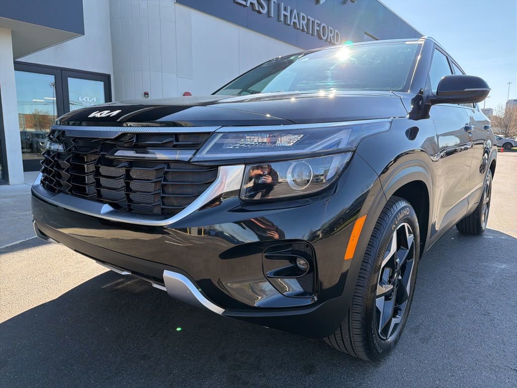 Used 2025 Kia Seltos EX w/ EX Sunroof Package image 11