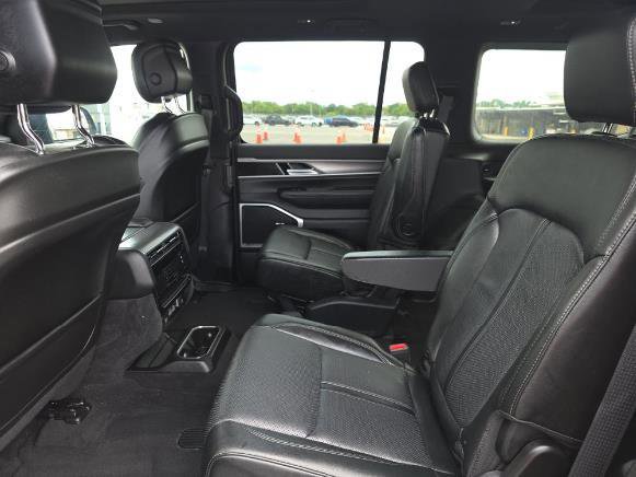 Used 2025 Jeep Wagoneer Series II w/ Premium Group I AWD/4WD image 10