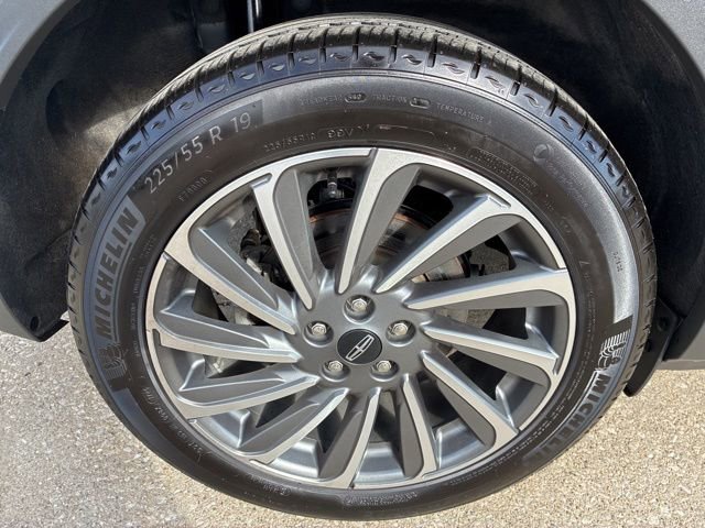 Used 2025 Lincoln Corsair Reserve w/ Equipment Group 202A image 12