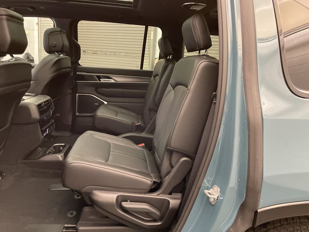 New 2026 Jeep Grand Wagoneer 4WD w/ Premium Group I image 19