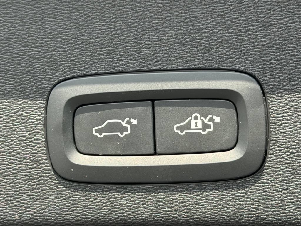Certified 2023 Volvo C40 P8 Recharge Plus w/ Climate Package AWD/4WD image 20