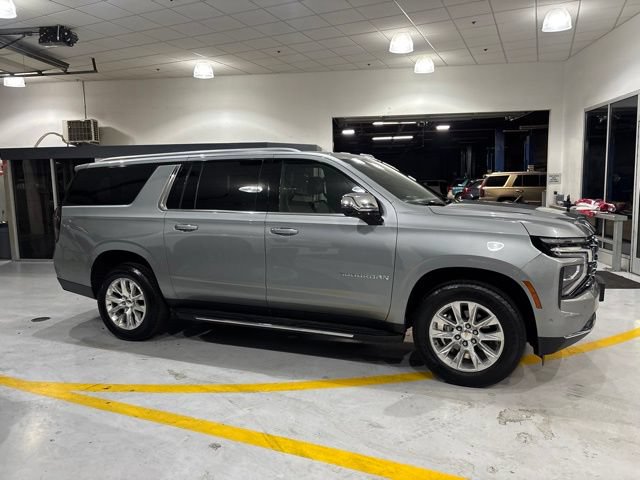 Used 2025 Chevrolet Suburban Premier AWD/4WD image 10
