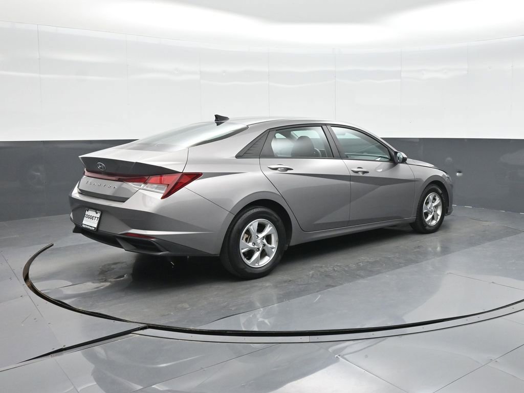 Used 2023 Hyundai Elantra SE w/ Preferred Accessory Package image 6
