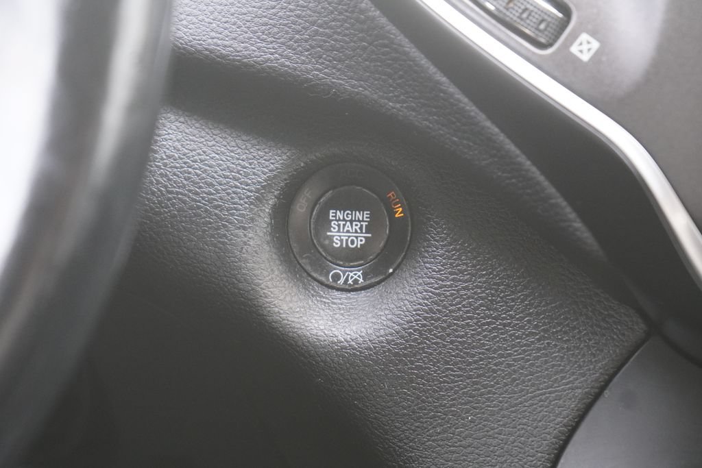 Used 2019 Jeep Cherokee Trailhawk w/ Cold Weather Group AWD/4WD image 23