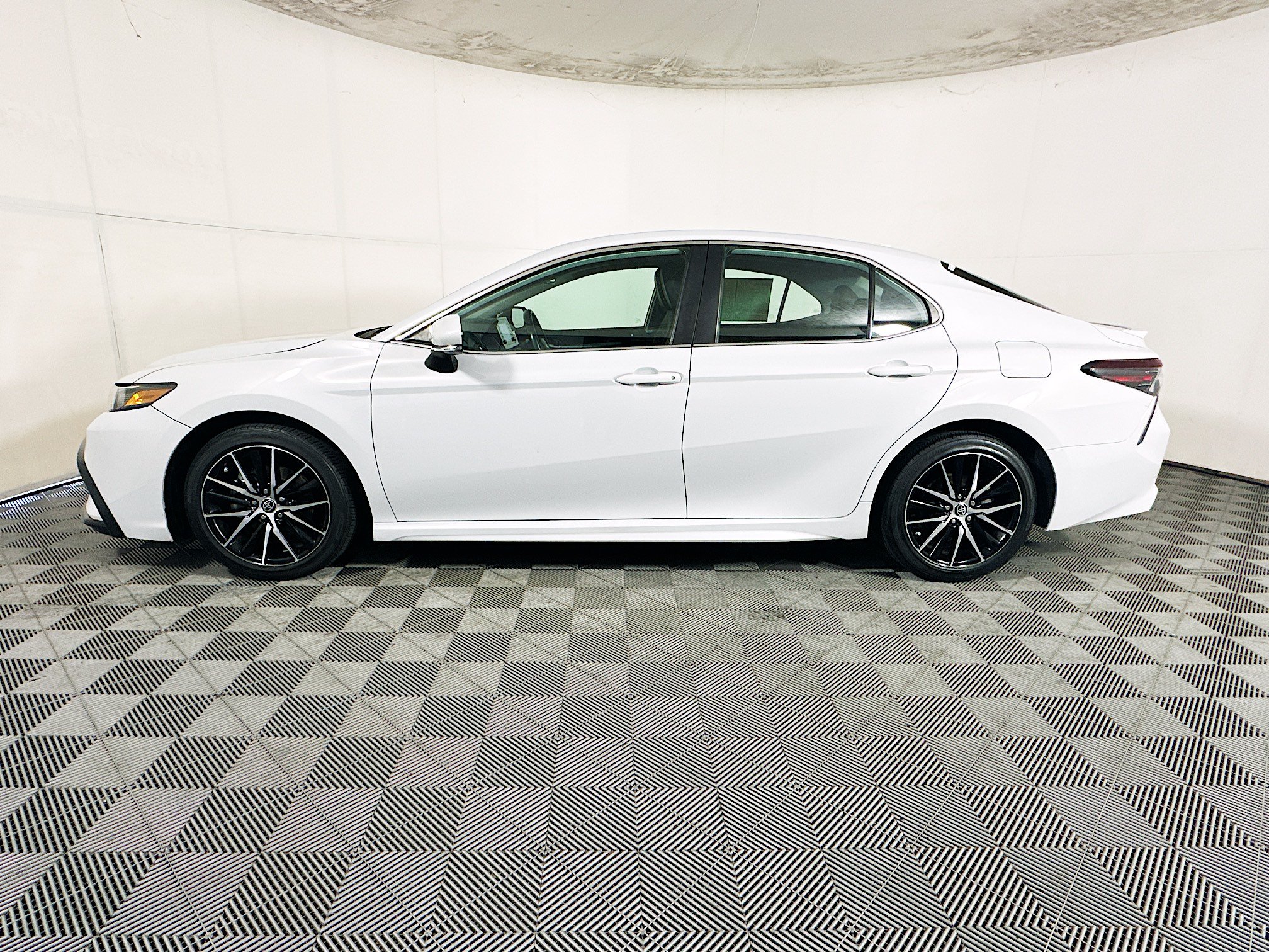 Certified 2023 Toyota Camry SE w/ Convenience Package FWD image 6