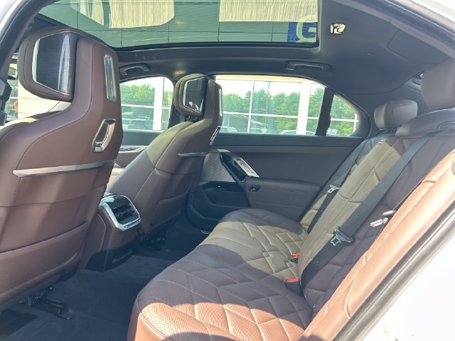 Used 2026 BMW 740i xDrive AWD/4WD image 23