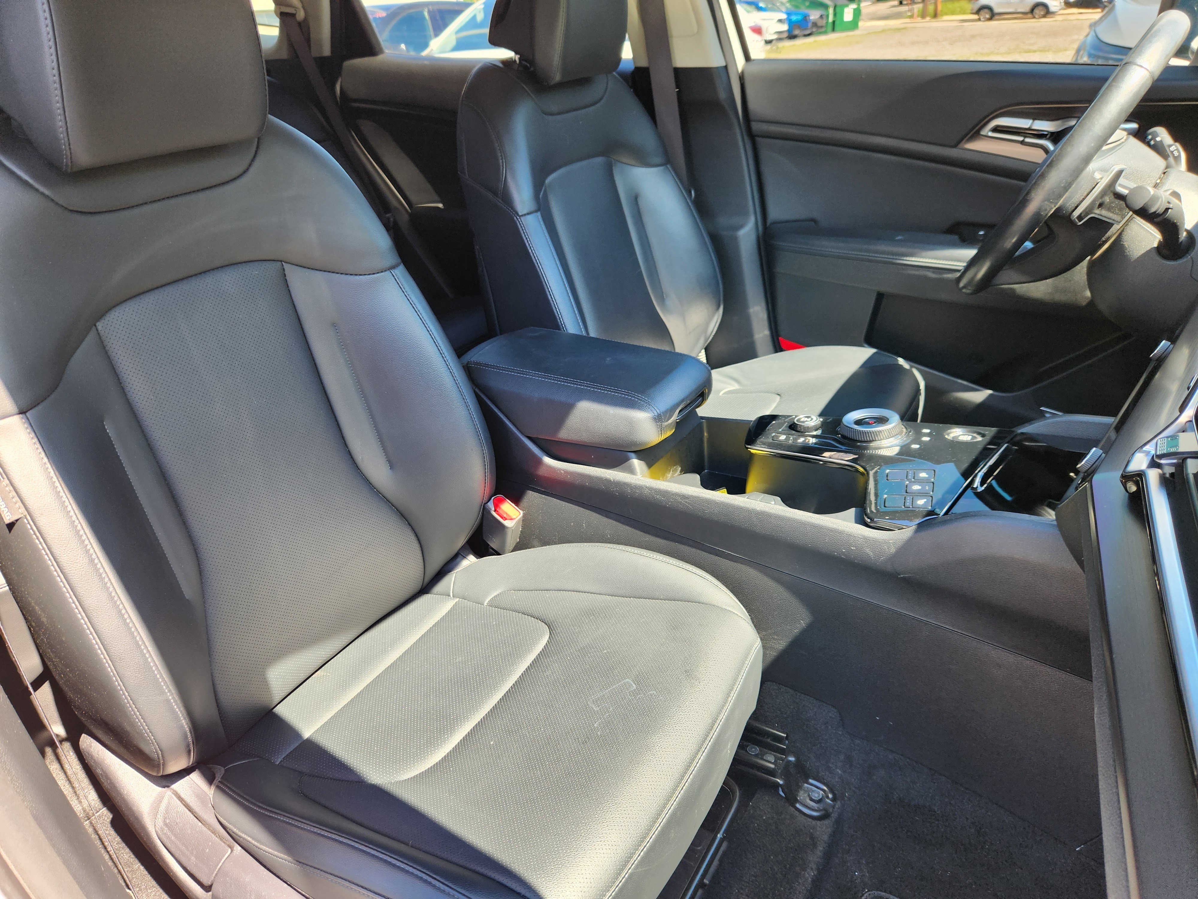 Used 2023 Kia Sportage EX AWD/4WD image 15