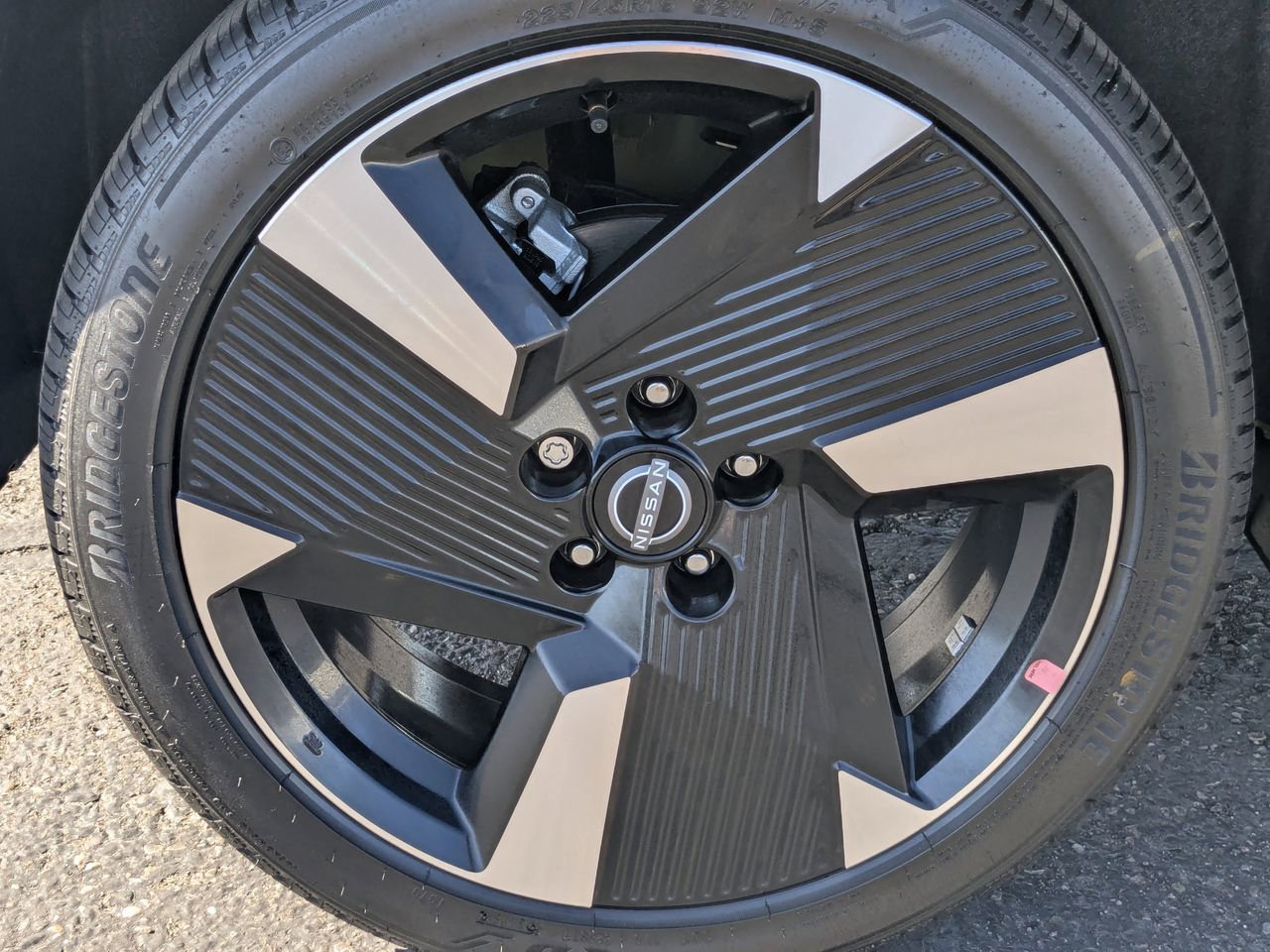New 2026 Nissan Kicks SR image 9