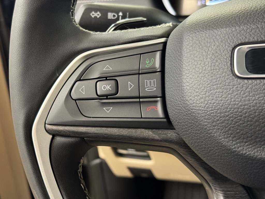 Used 2025 Jeep Grand Cherokee Limited 4xe w/ Luxury Tech Group II image 38