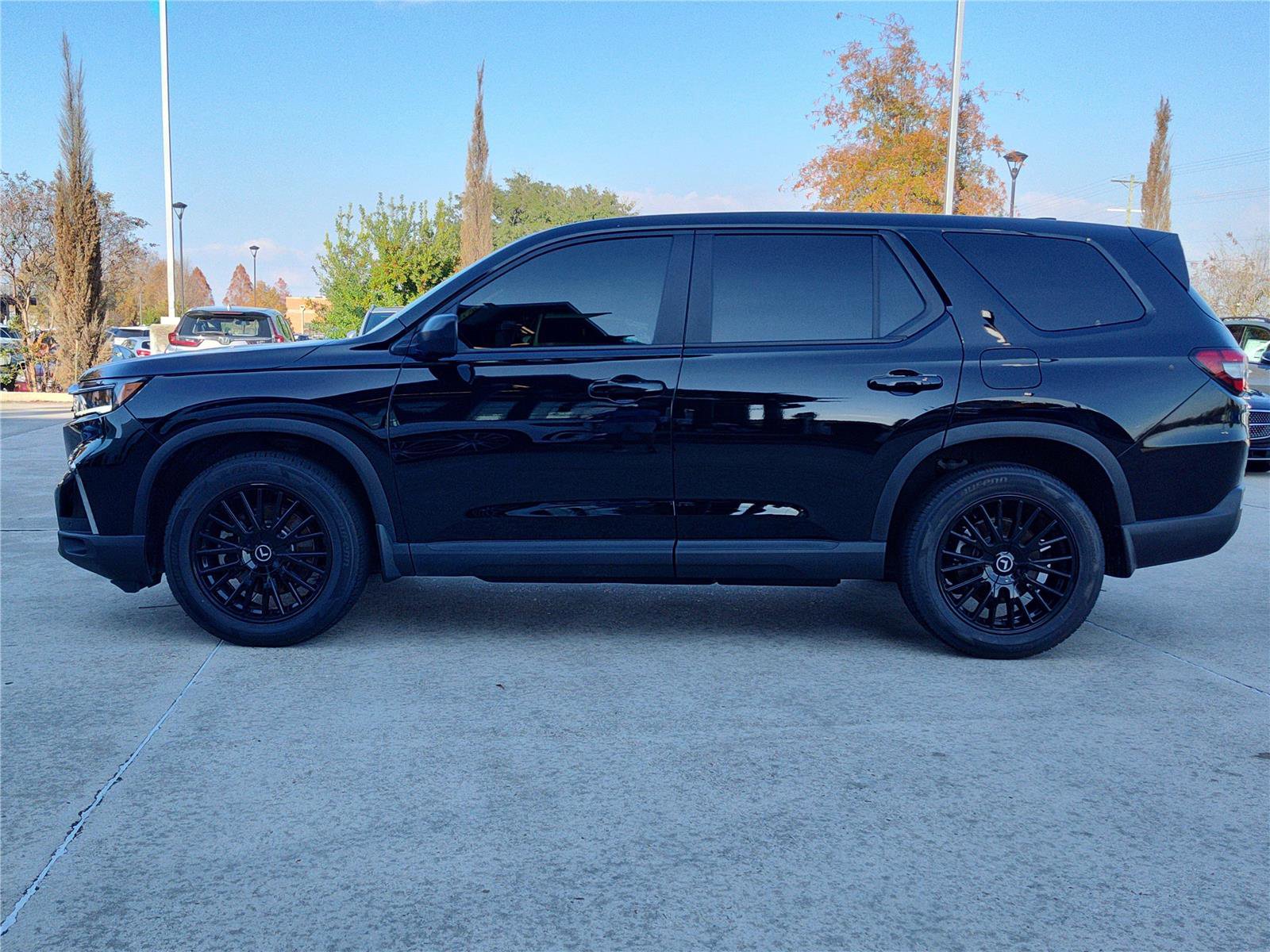 Used 2023 Honda Pilot LX image 3