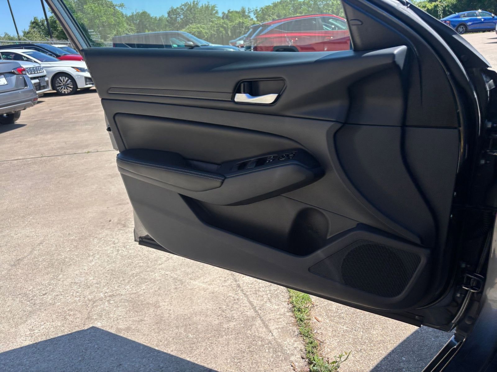 Used 2025 Nissan Altima 2.5 SV FWD image 18