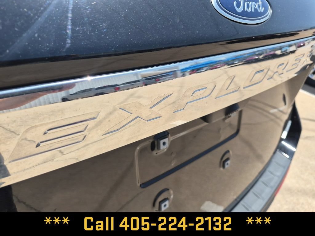 Used 2023 Ford Explorer XLT w/ Equipment Group 202A AWD/4WD image 8
