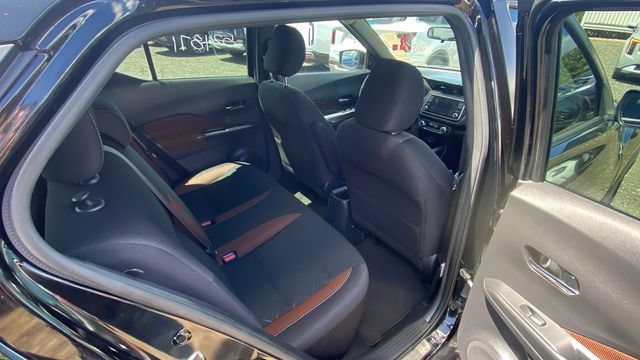 Used 2018 Nissan Kicks SR FWD image 11