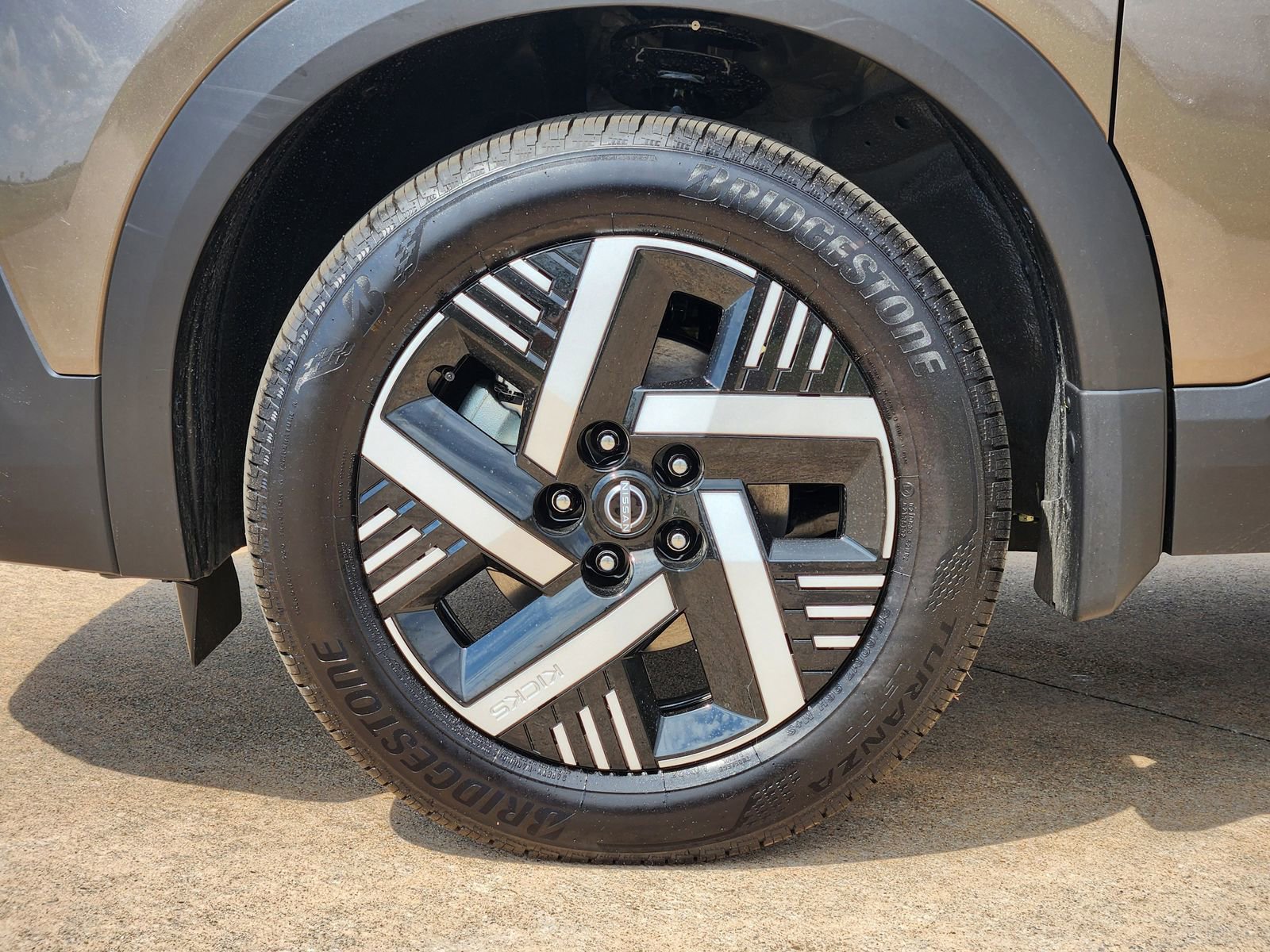 New 2026 Nissan Kicks SV image 11