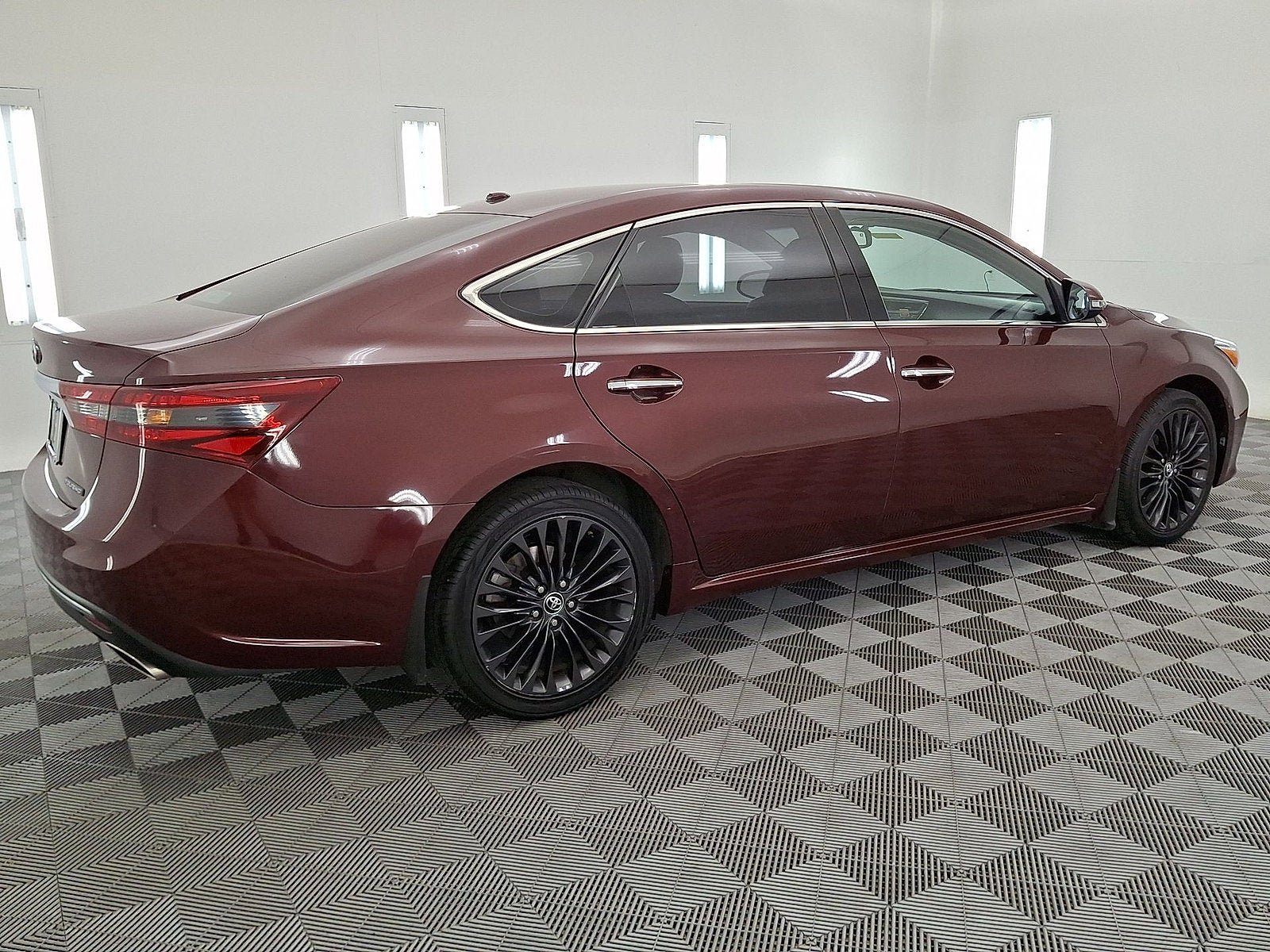 Used 2016 Toyota Avalon Touring FWD image 18