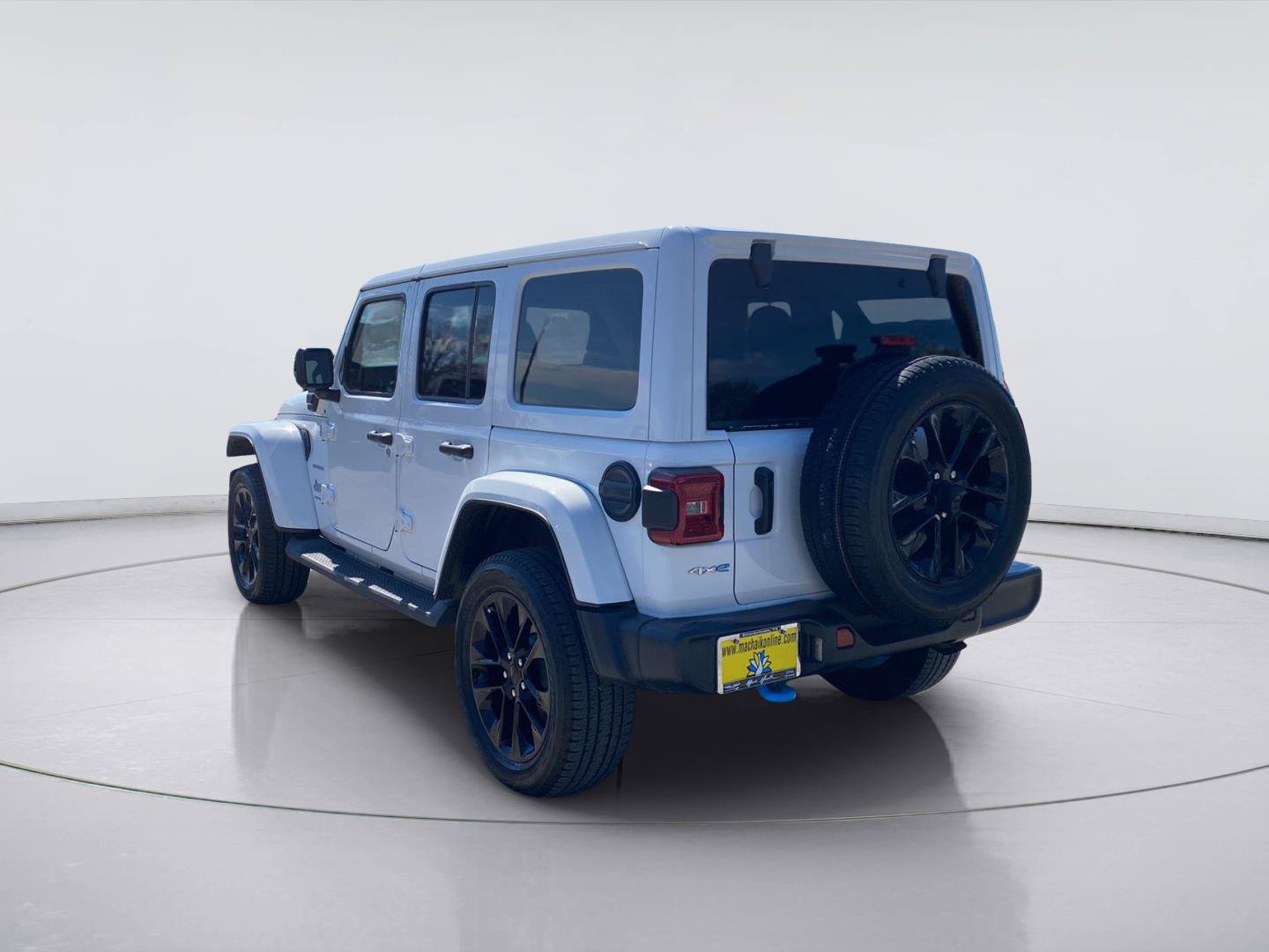 Used 2023 Jeep Wrangler Unlimited Sahara w/ Cold Weather Group AWD/4WD image 3