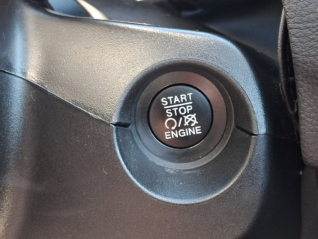 Used 2018 Jeep Compass Latitude AWD/4WD image 22