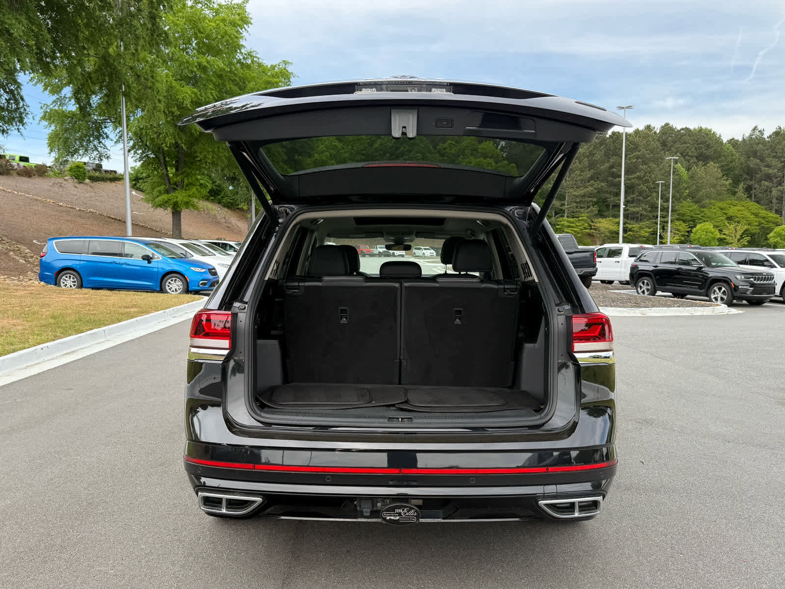 Used 2022 Volkswagen Atlas SEL R-Line AWD/4WD image 28