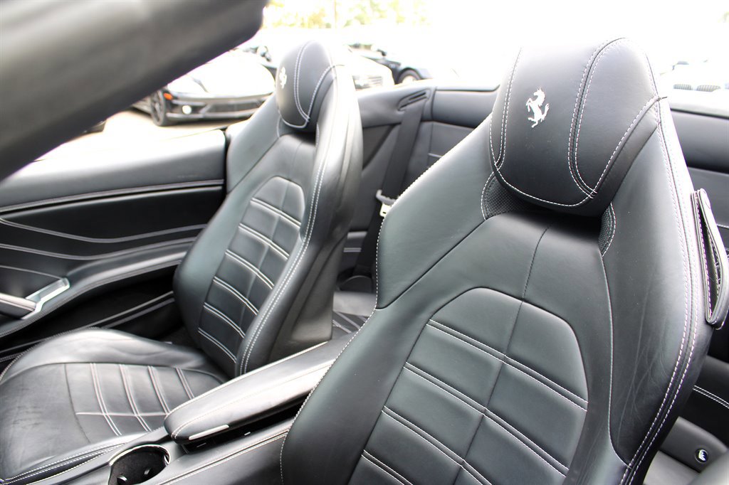 Used 2015 Ferrari California T RWD image 31