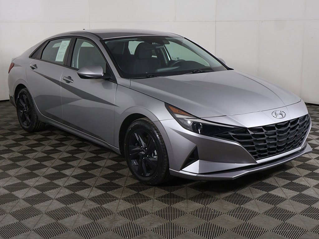 Used 2023 Hyundai Elantra SEL image 2