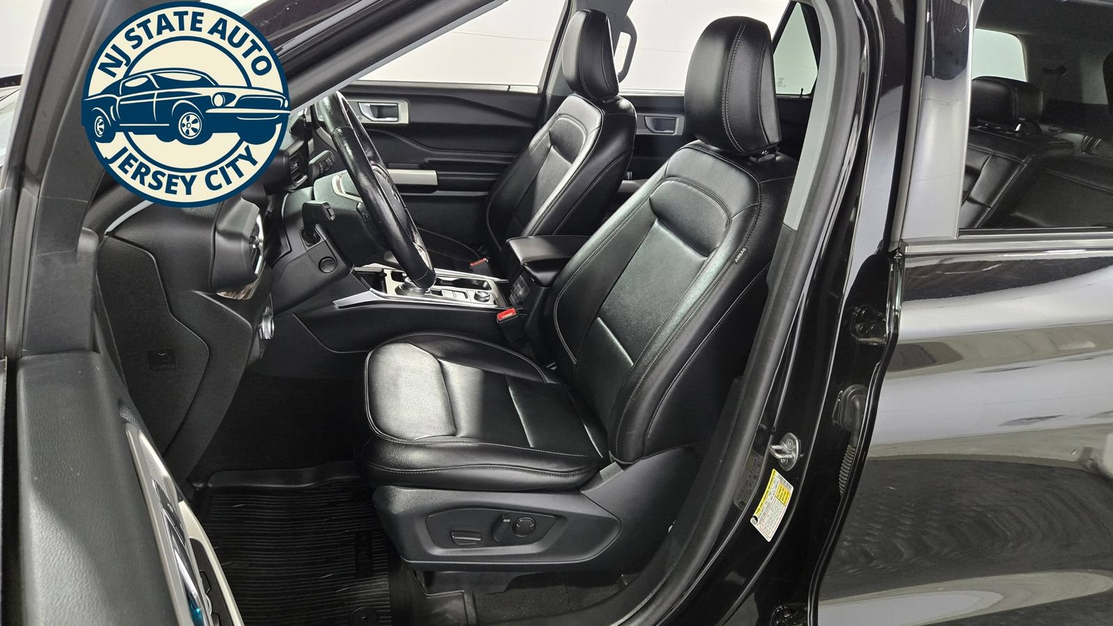 Used 2021 Ford Explorer Limited w/ Equipment Group 301A AWD/4WD image 30