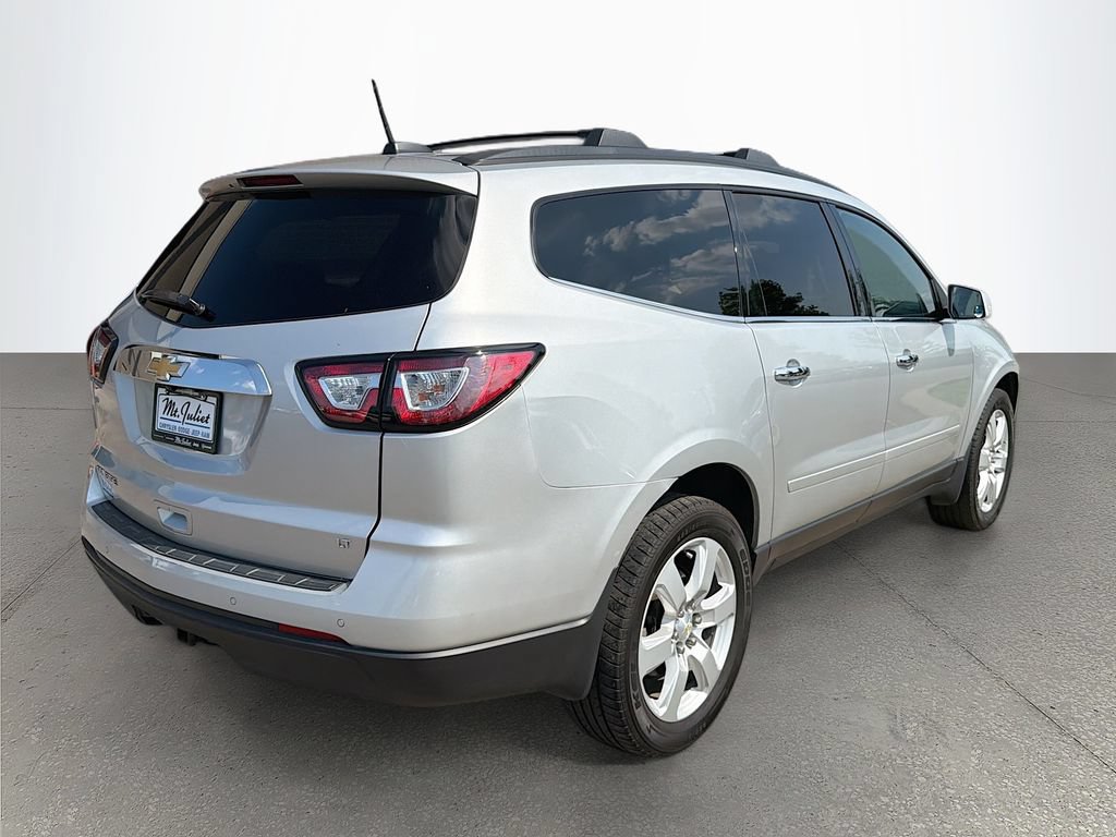 Used 2017 Chevrolet Traverse LT w/ Style and Technology Package FWD image 4