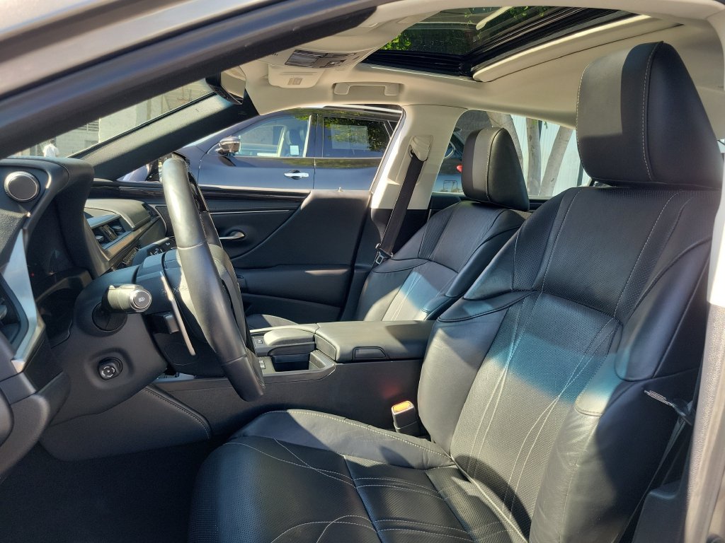 Used 2020 Lexus ES 300h w/ Accessory Package 2 FWD image 21