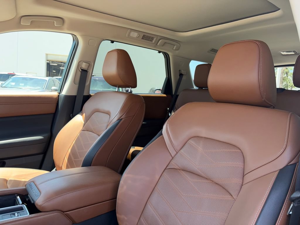 Used 2025 Nissan Pathfinder Platinum w/ Cargo Package FWD image 10