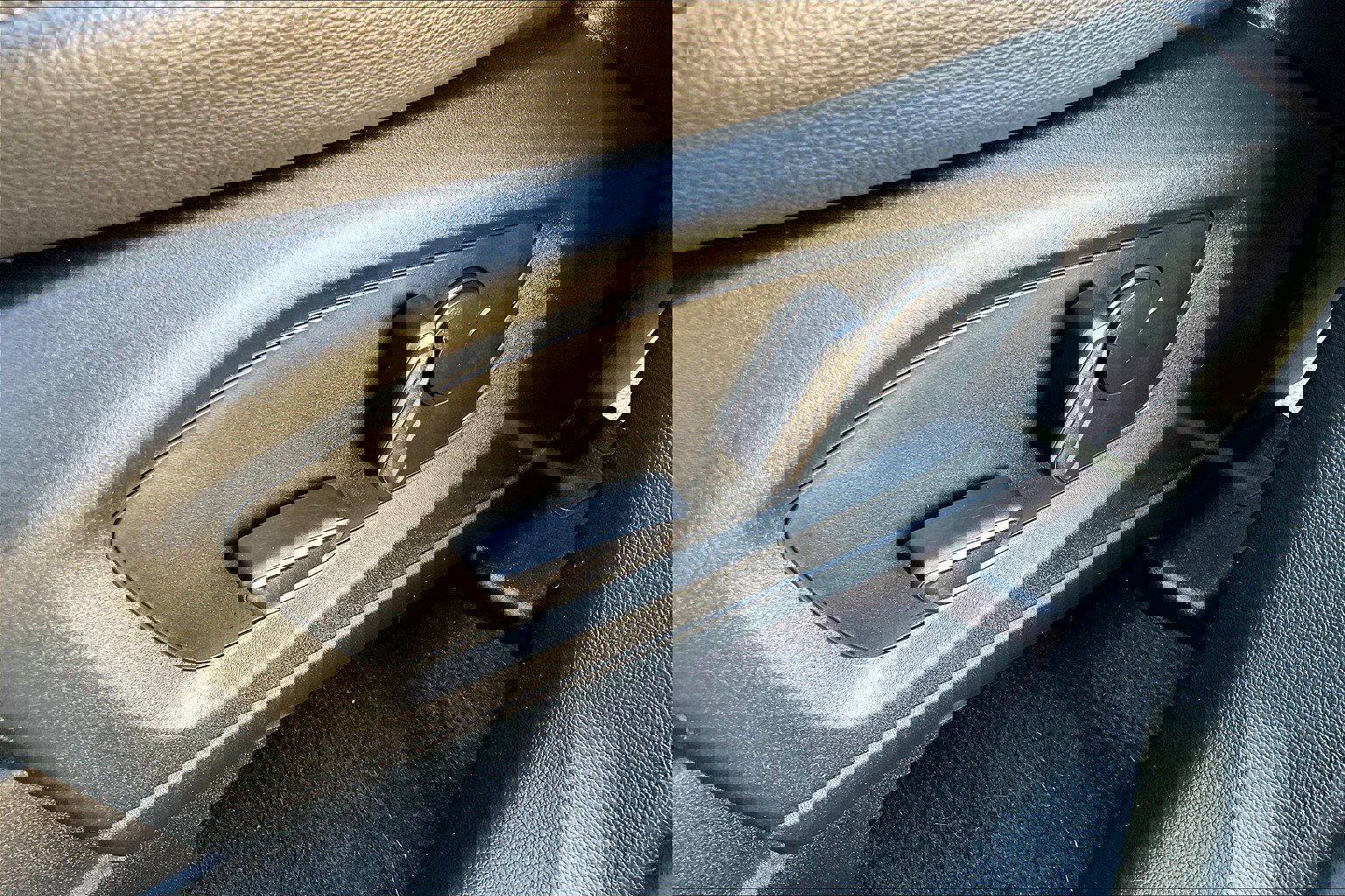 Used 2021 Ford Explorer Limited w/ Hybrid Equipment Group 310A image 35