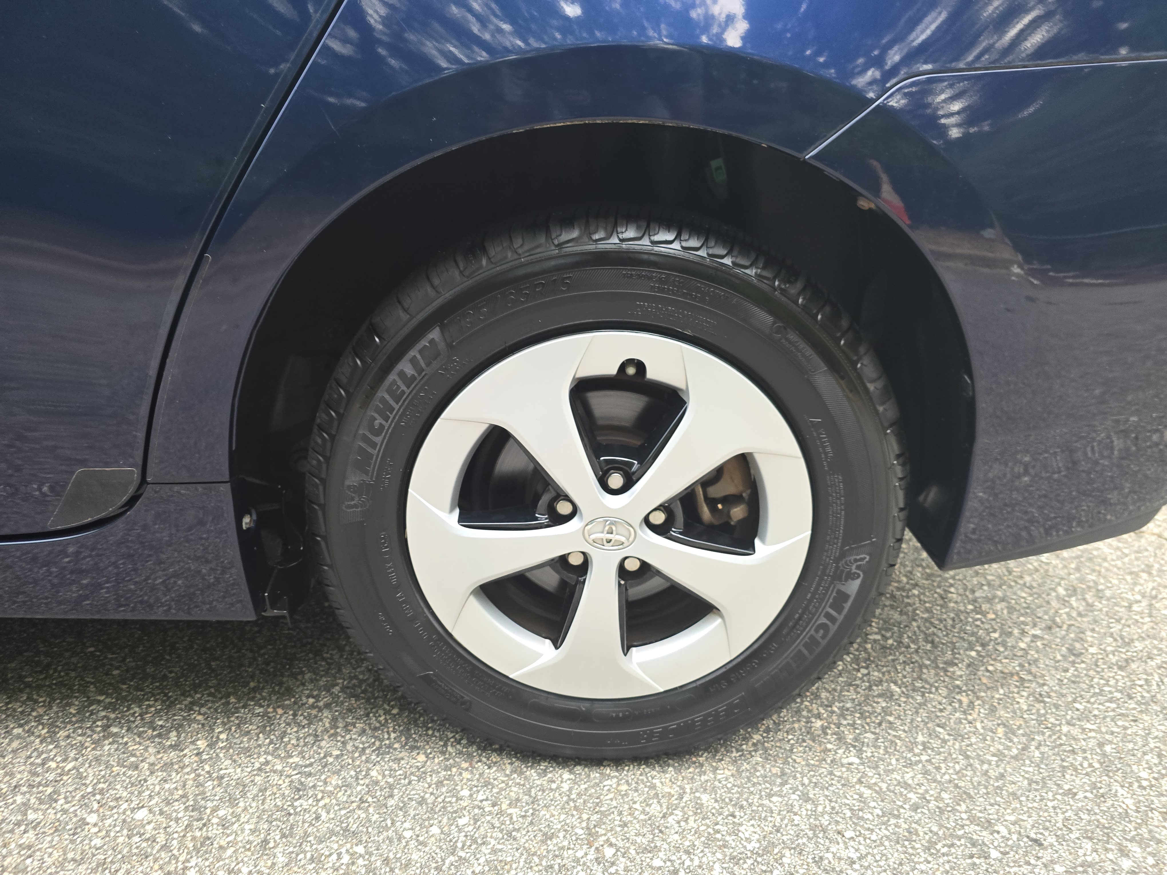 Used 2015 Toyota Prius Two FWD image 31
