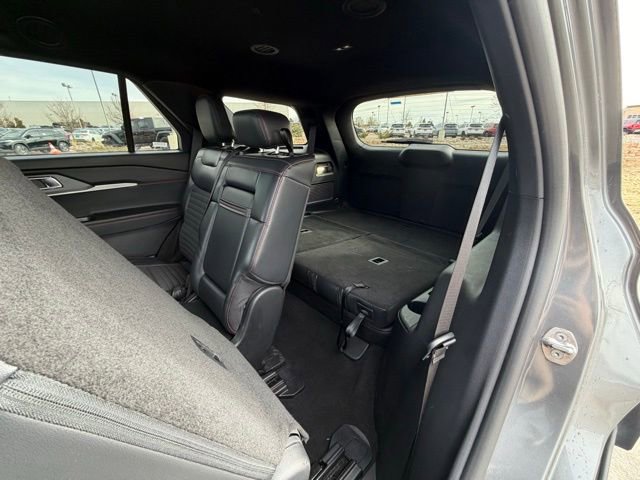 Used 2025 Ford Explorer ST-Line w/ ST-Line Street Pack image 24