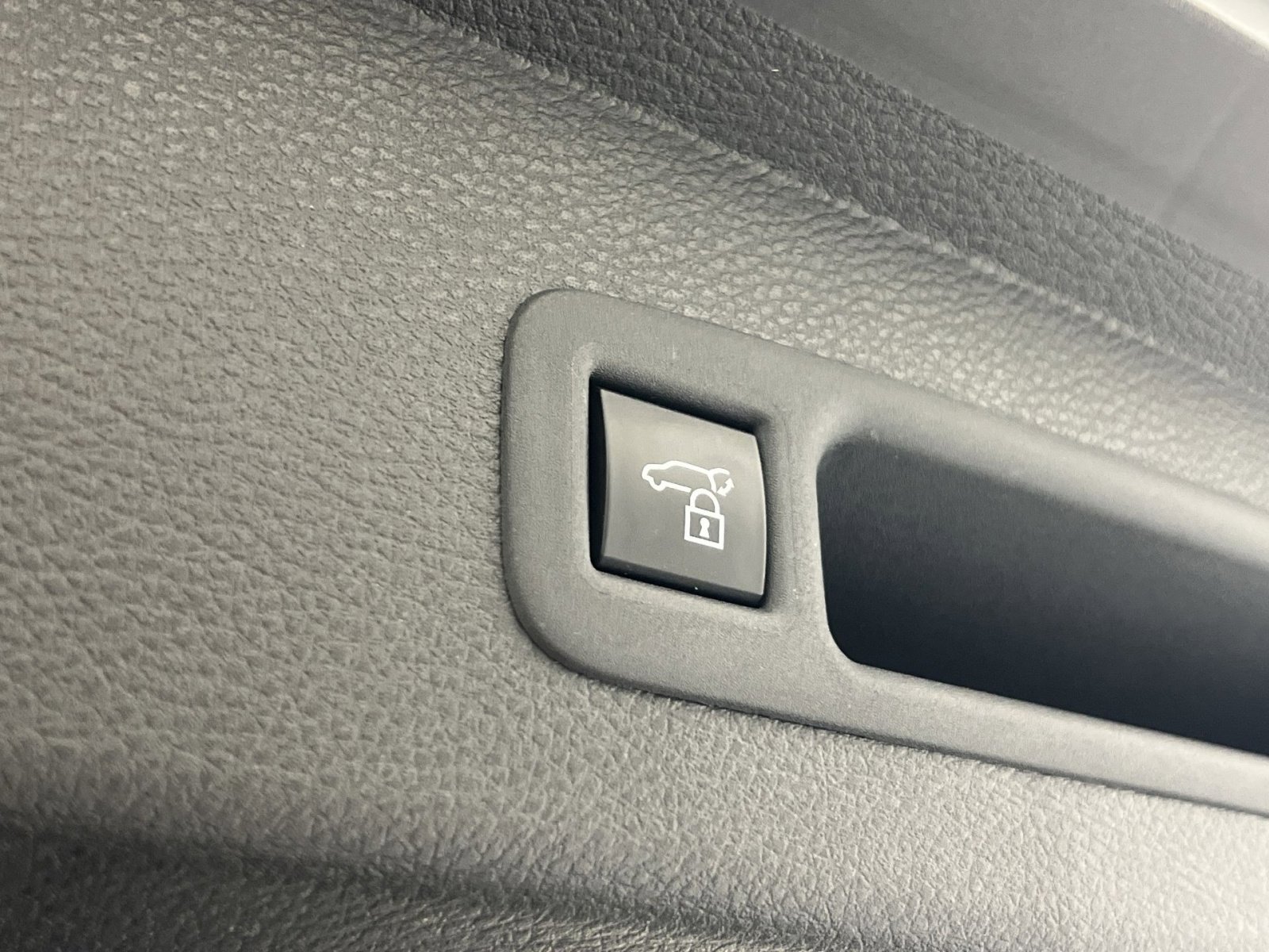 Used 2025 Toyota Sienna XLE image 28