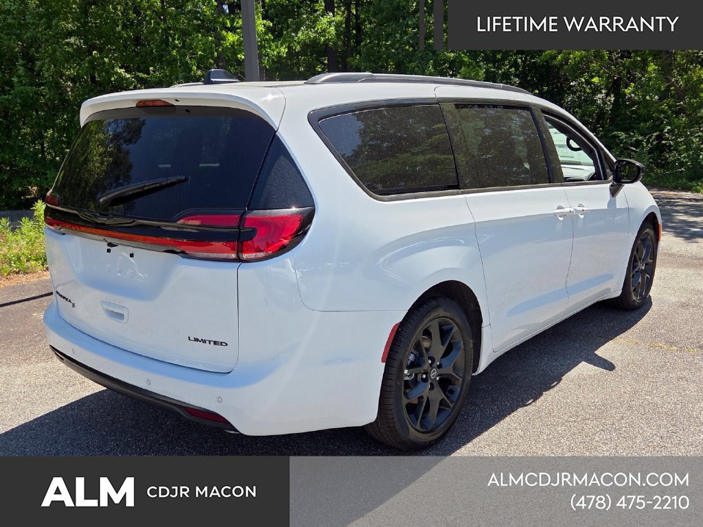New 2026 Chrysler Pacifica Limited w/ S Appearance Package FWD image 15