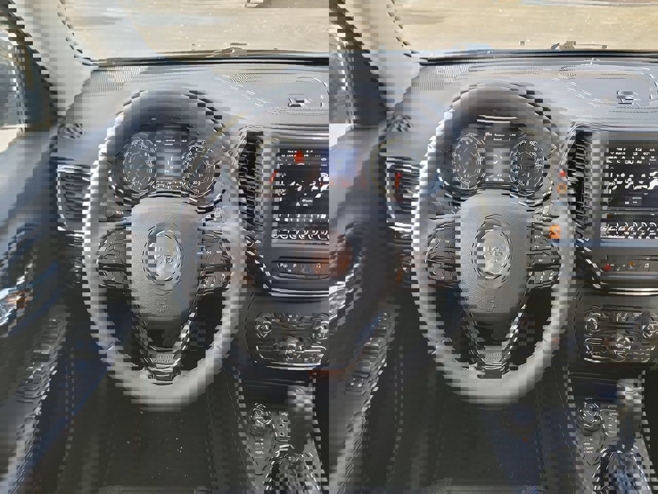 Used 2023 Jeep Cherokee Altitude Lux image 14