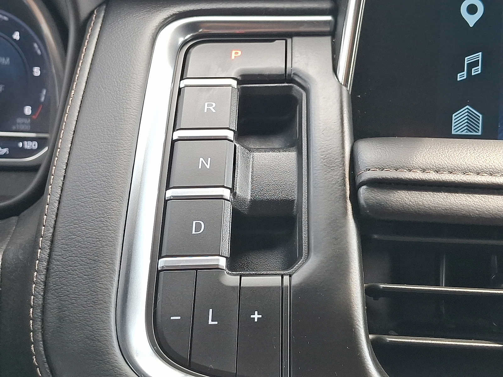 Used 2024 Chevrolet Tahoe High Country w/ Advanced Technology Package AWD/4WD image 16
