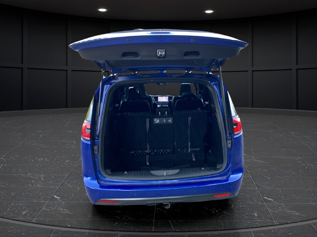 Used 2021 Chrysler Pacifica Touring-L w/ Uconnect Theater Family Group AWD/4WD image 28