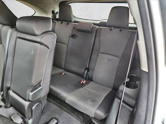 Used 2025 Toyota Highlander LE FWD image 19
