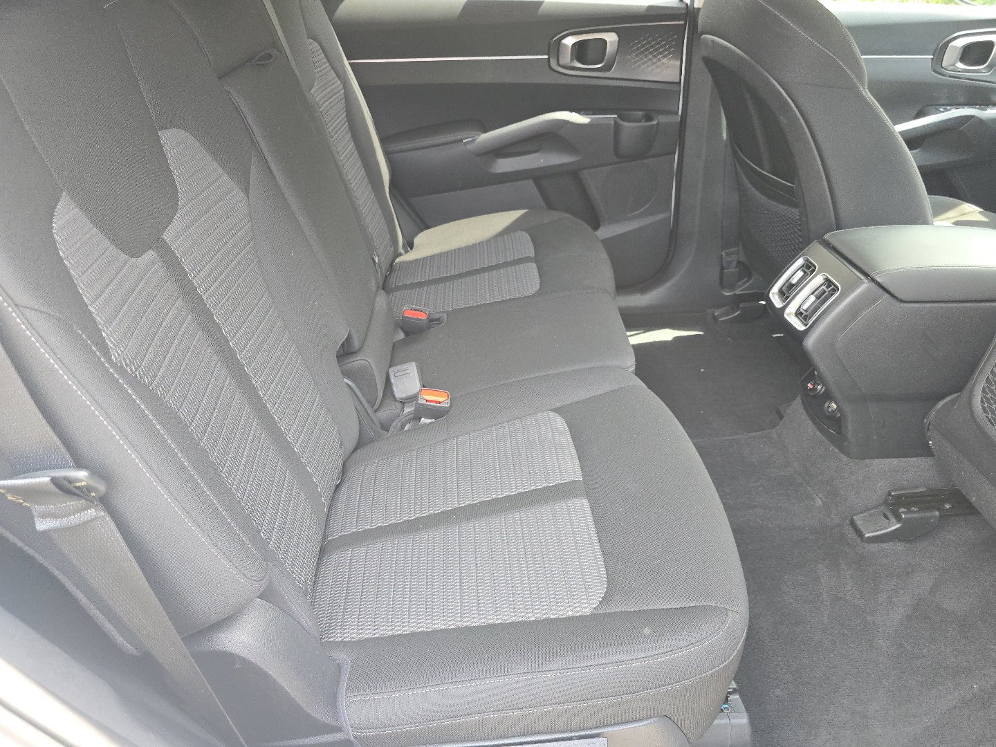 Used 2023 Kia Sorento LX AWD/4WD image 15