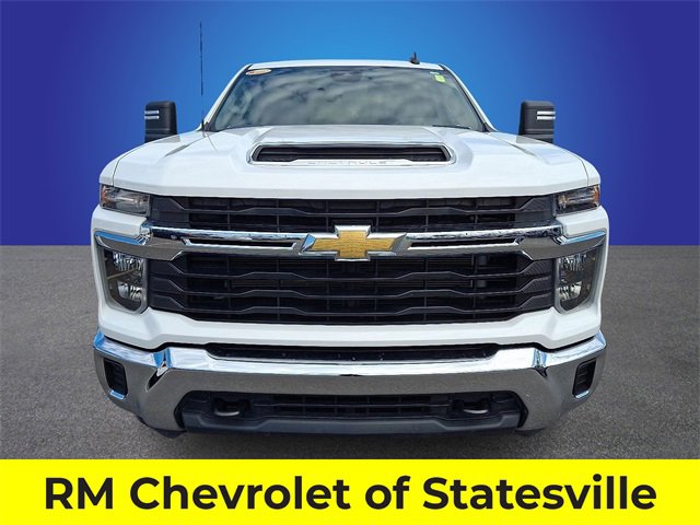Used 2024 Chevrolet Silverado 2500 LT image 2
