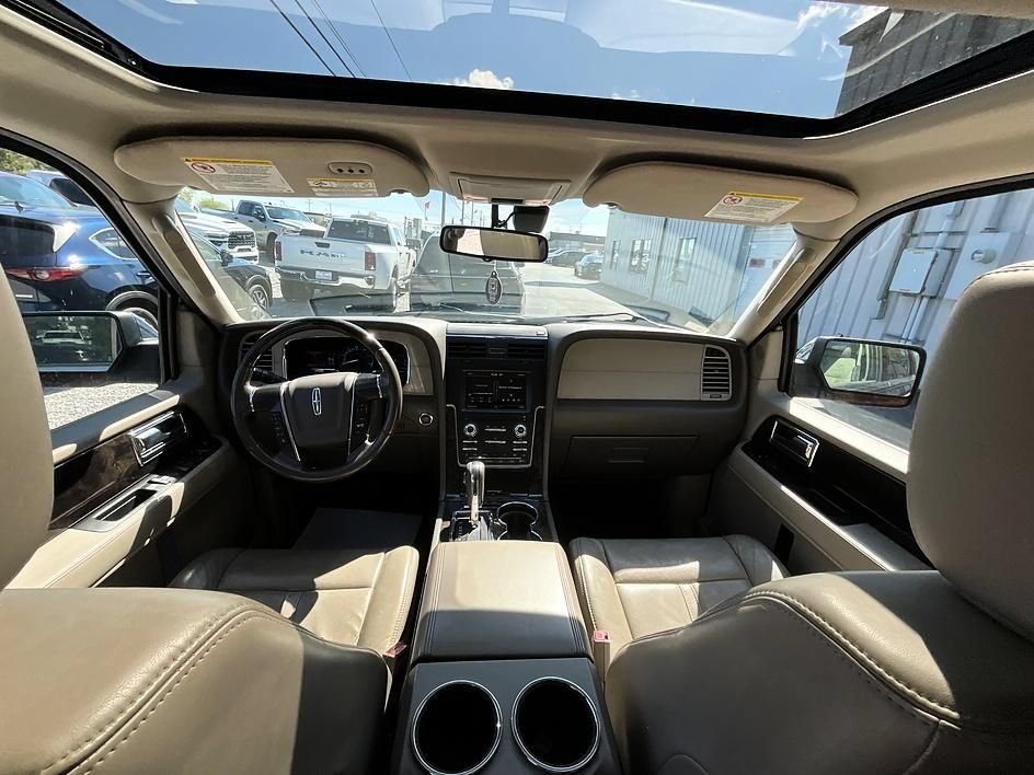 Used 2015 Lincoln Navigator L 4WD image 33